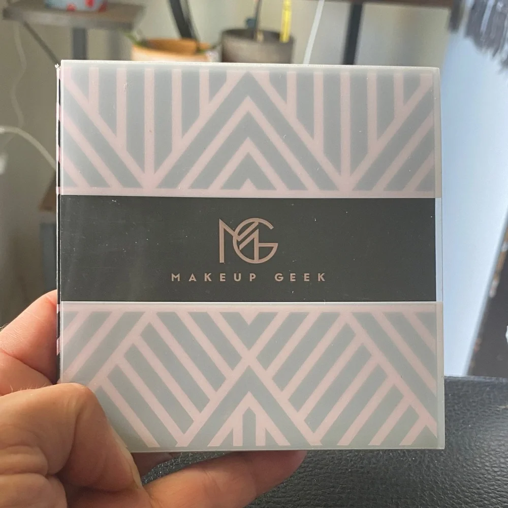 Makeup Geek Black and Gold Geometric Palette - Picture 5 of 6